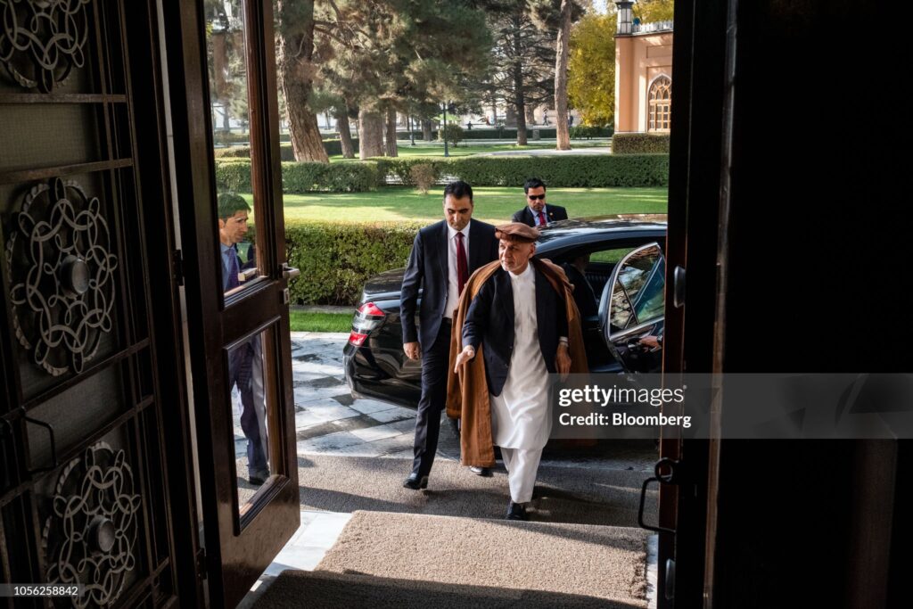 در کنار ضعف مدیریتی رییس جمهور، فساد اداری و مافیای اقتصادی یکی از عوامل برجسته سقوط جمهوریت بود