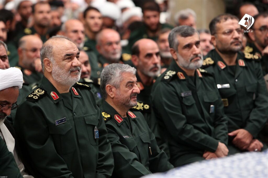نزدیکی با سپاه پاسداران برای بساری از بازرگانان خطر ساز است. بیشتر تحریم ایالات متحده را در پی دارد