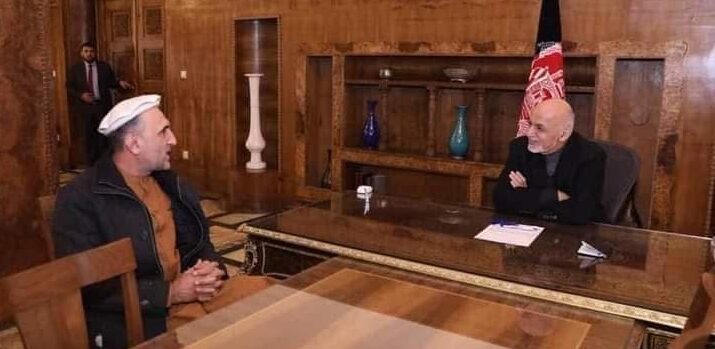 محمد نذیر احمدزی معاون سابق ولسی جرگه افغانستان با محمد اشرف غنی رییس جمهور پیشین افغانستان