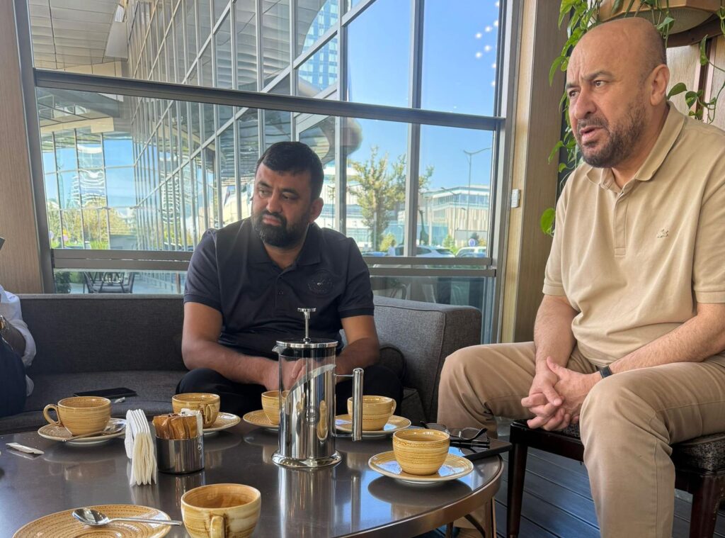 مشخص نیست که عکاس این عکس ها کیست، اما پیشتر یک تحلیل روسی نیز در تلگرام خود از این شب جنجالی تاشکند پرده برداشته است