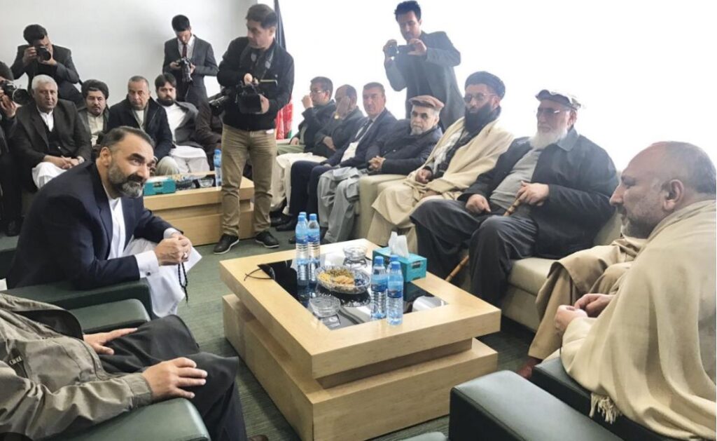 عطا محمد نور با تجربه ی تلخ شپگیزه ی حنیف اتمر، دوباره وارد بازی با او شده