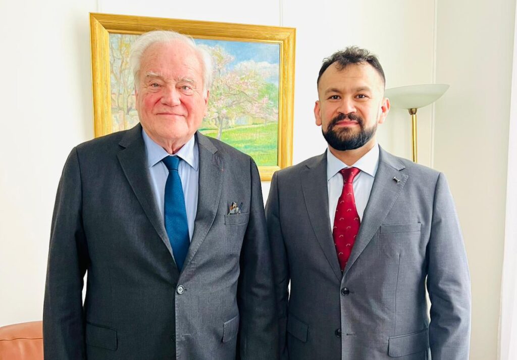 نصرت پارسا عضو اتحادیه ملی خبرنگاران فرانسه "SNJ با فرستاده ی ویژه سنای فرانسه در امور روابط بین الملل، در کاخ سنای فرانسه دیدار کرد